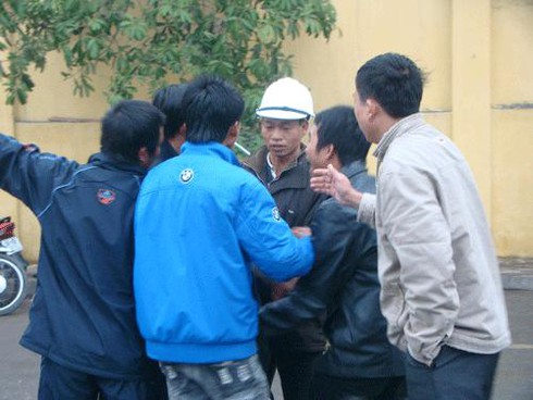 Đổ dồn về Hà Nội sau kỳ nghỉ Tết