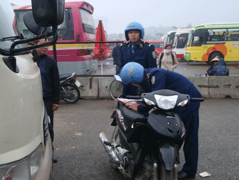 Đổ dồn về Hà Nội sau kỳ nghỉ Tết