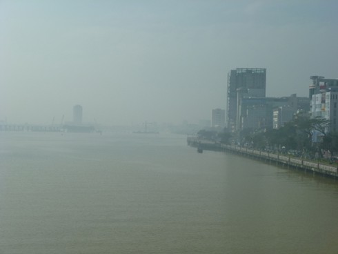 Cận cảnh hiện tượng lạ: Sông Hàn sương mờ bao phủ