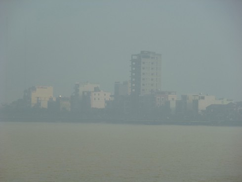 Cận cảnh hiện tượng lạ: Sông Hàn sương mờ bao phủ