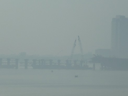 Cận cảnh hiện tượng lạ: Sông Hàn sương mờ bao phủ