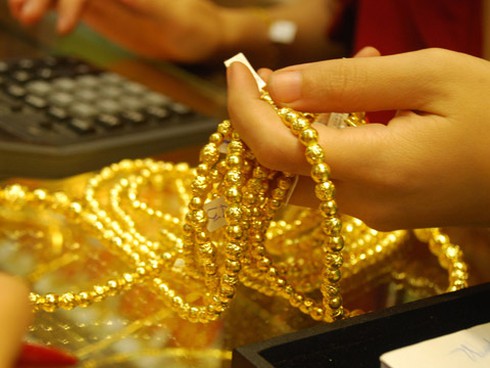 Vàng tiếp đà lên giá