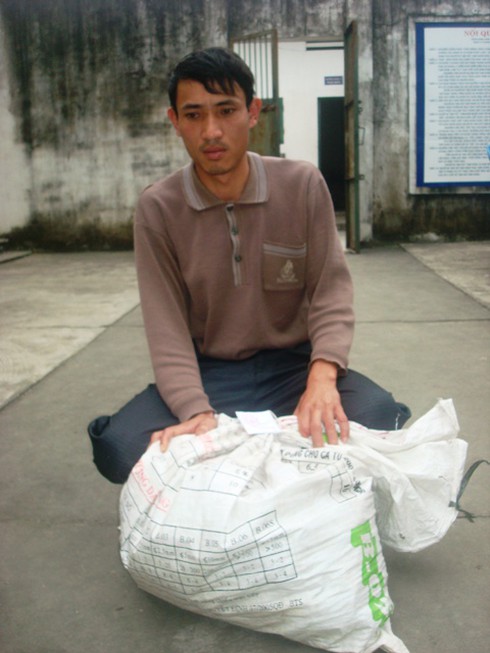 Nghệ An: Bắt giữ đối tượng vận chuyển pháo lậu