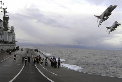 Anh sẽ cùng Mỹ `đánh` nếu Iran đóng cửa Hormuz