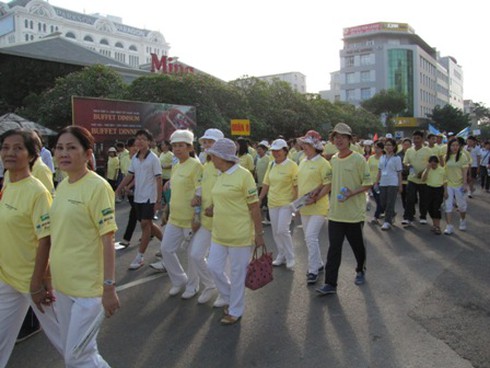 TP.HCM: 13.500 người đi bộ giúp người nghèo vui Tết