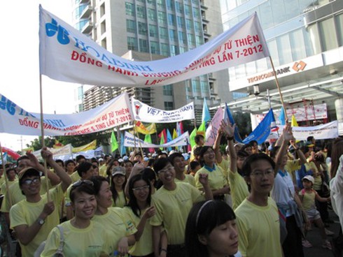 TP.HCM: 13.500 người đi bộ giúp người nghèo vui Tết