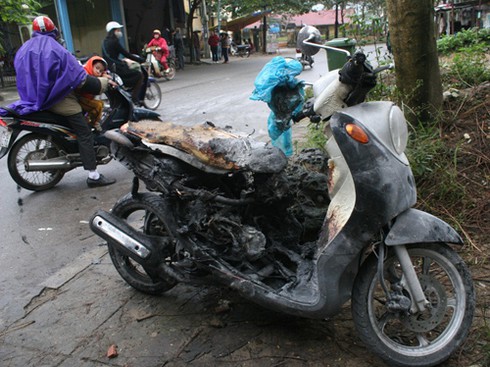Thừa Thiên Huế: Hai xe máy `bốc hoả` trước cửa nhà