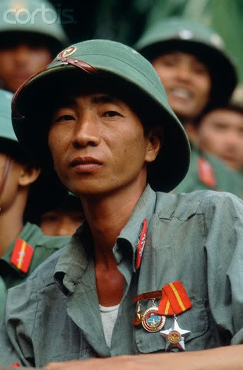 Hình ảnh quân tình nguyện Việt Nam giúp Campuchia thoát họa diệt chủng