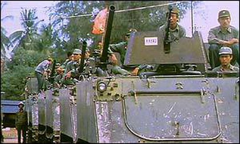 Hình ảnh quân tình nguyện Việt Nam giúp Campuchia thoát họa diệt chủng