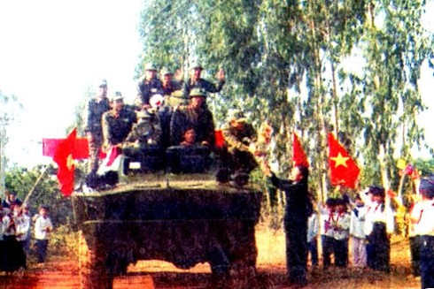 Hình ảnh quân tình nguyện Việt Nam giúp Campuchia thoát họa diệt chủng