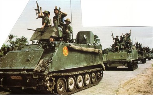 Hình ảnh quân tình nguyện Việt Nam giúp Campuchia thoát họa diệt chủng