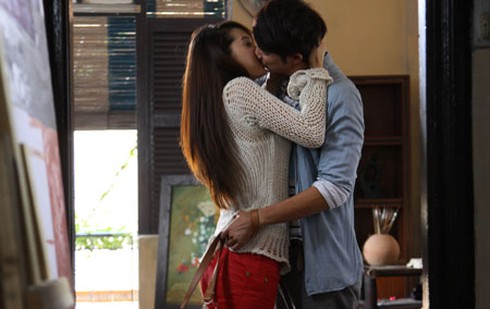 Minh Hằng: 'Lần đầu tiên được hôn nhiều như thế'