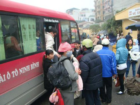 Hà Nội: Ra quân chỉ `xử` được vài xe khách vi phạm