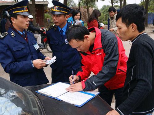 Hà Nội: Ra quân chỉ `xử` được vài xe khách vi phạm