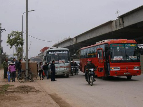 Hà Nội: Ra quân chỉ `xử` được vài xe khách vi phạm