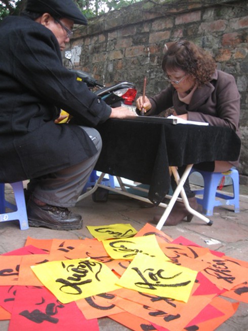 Hà Nội: Nhộn nhịp phố “ông đồ”