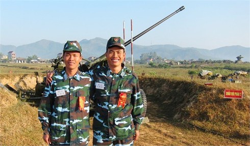 Những cặp anh em trên trường bắn pháo binh