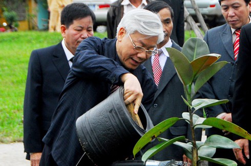 Tổng Bí thư kiểm tra tình hình xây dựng nông thôn mới