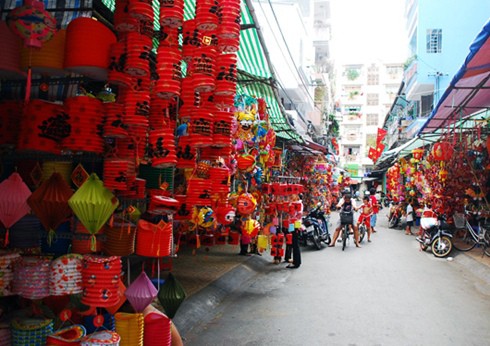 Rộn ràng Tết Nguyên tiêu ở Chợ Lớn