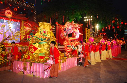 Rộn ràng Tết Nguyên tiêu ở Chợ Lớn