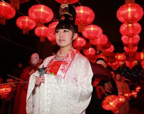 Rộn ràng Tết Nguyên tiêu ở Chợ Lớn
