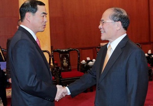 Thắt chặt quan hệ Việt-Trung để đối phó bất lợi