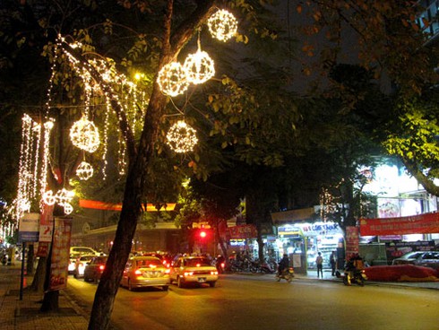 Hà Nội lung linh đón năm mới