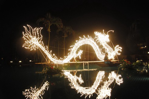 Chợ quê ngày Tết giữa khách sạn 5 sao