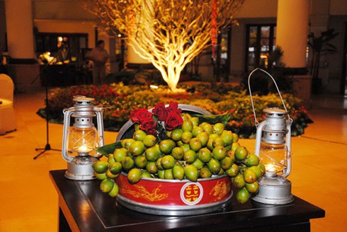 Chợ quê ngày Tết giữa khách sạn 5 sao