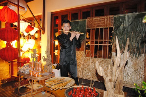 Chợ quê ngày Tết giữa khách sạn 5 sao