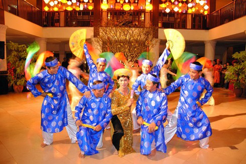 Chợ quê ngày Tết giữa khách sạn 5 sao