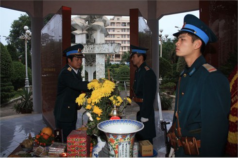 Ngày đầu năm, thăm Sở chỉ huy bí mật không quân Việt Nam