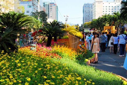 Người Sài Gòn nô nức chơi xuân