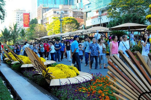 Người Sài Gòn nô nức chơi xuân
