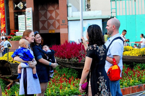 Người Sài Gòn nô nức chơi xuân