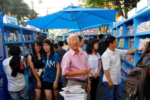 Người Sài Gòn nô nức chơi xuân