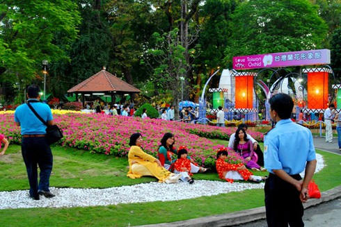 Người Sài Gòn nô nức chơi xuân