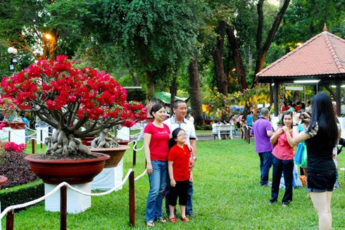 Người Sài Gòn nô nức chơi xuân