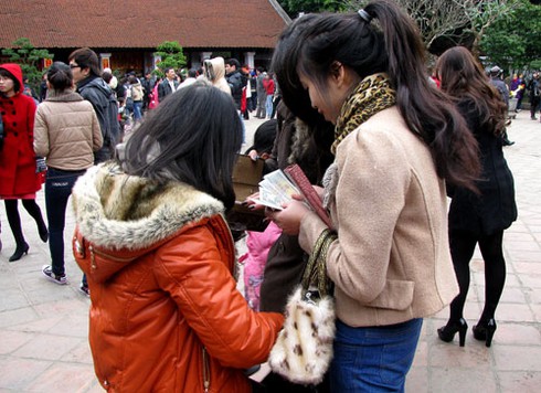 Chen chân trảy hội Văn Miếu ngày đầu xuân