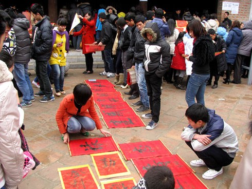 Rồng rắn xin chữ đầu năm