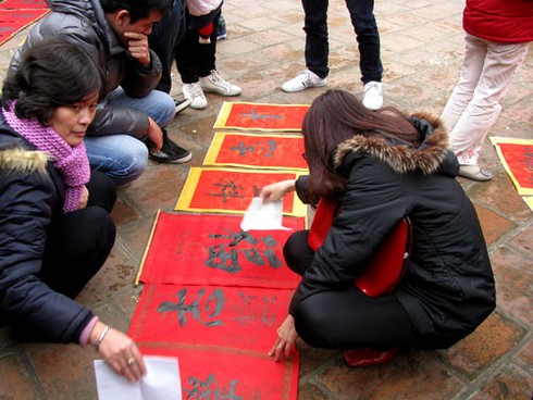 Rồng rắn xin chữ đầu năm