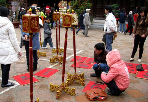 Rồng rắn xin chữ đầu năm