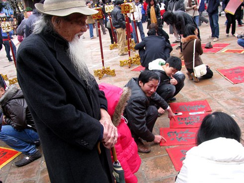 Rồng rắn xin chữ đầu năm