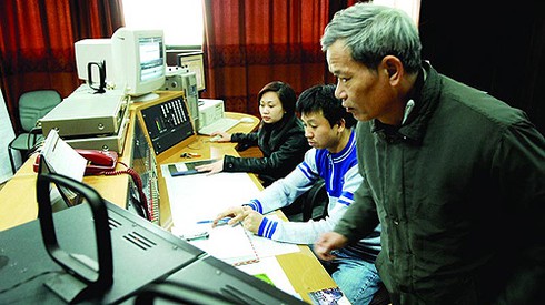 Những người canh sóng Tết