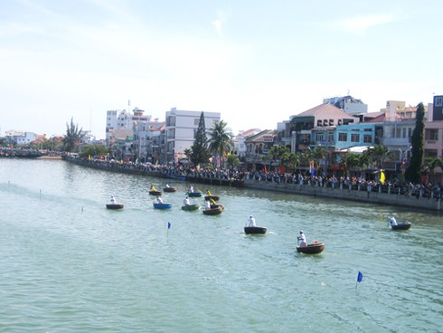 Đua thuyền đón năm mới ở Bình Thuận