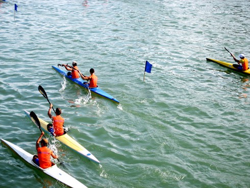 Đua thuyền đón năm mới ở Bình Thuận