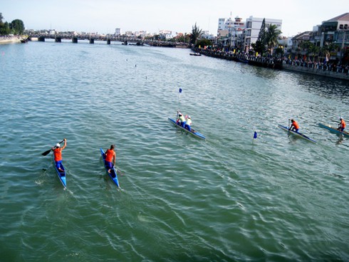 Đua thuyền đón năm mới ở Bình Thuận