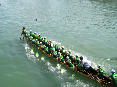 Đua thuyền đón năm mới ở Bình Thuận