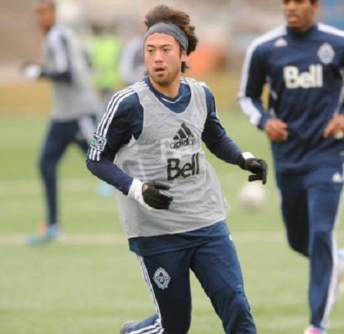 Lee Nguyễn chọn số áo 14, đối đầu David Beckham