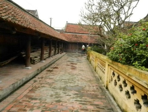 Vào chùa không sư ngày đầu năm mới